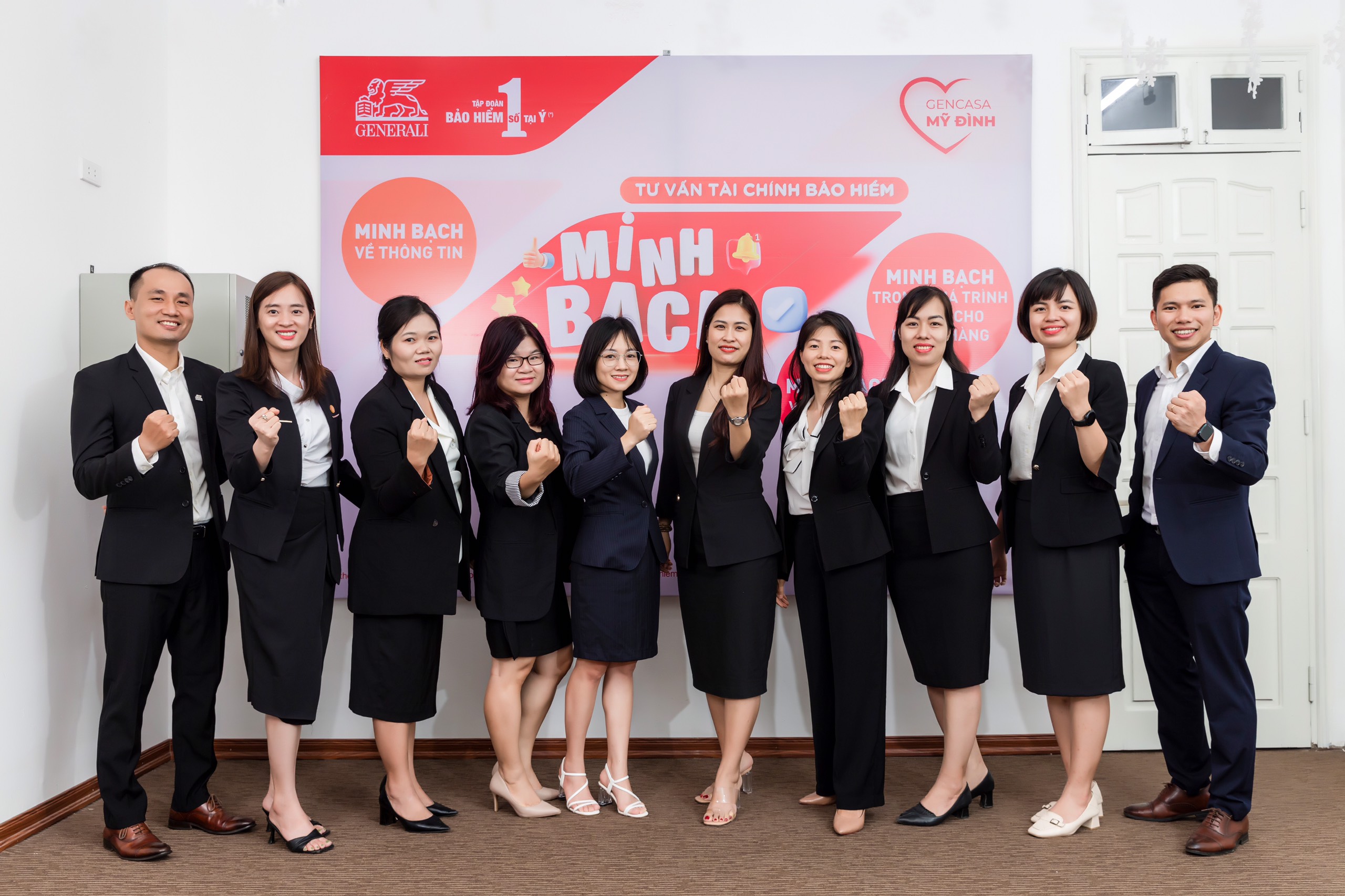 Hình ảnh tư vấn viên BH tại GenCasa Mỹ Đình